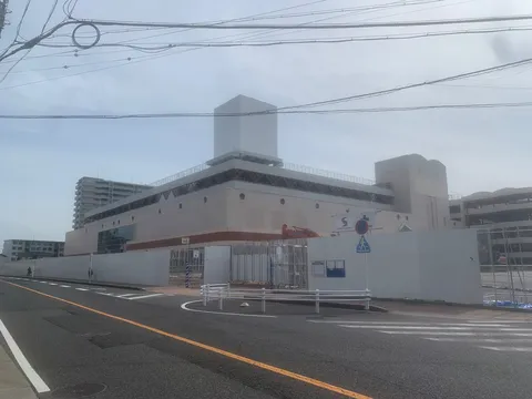 工事中の街並み、未来への期待感