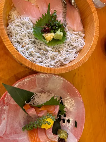 海の宝石箱、贅沢丼