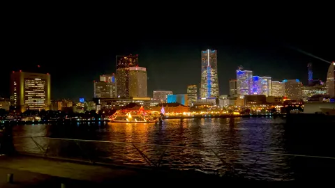煌めく水都の夜