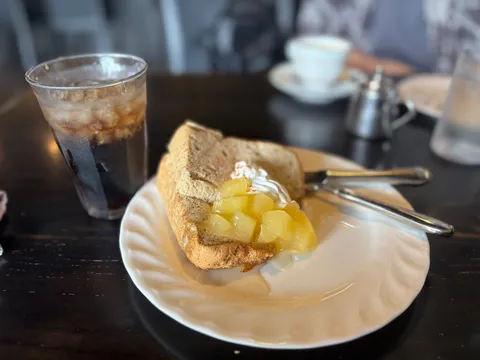 黄の果実と冷たい朝