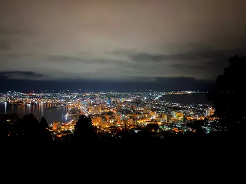 真夜中のの港町