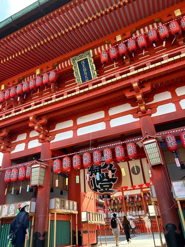 赤提灯が連なる古都の風景