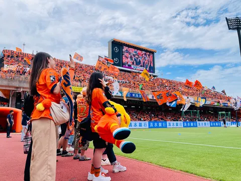 スタジアムを彩る熱狂のオレンジ