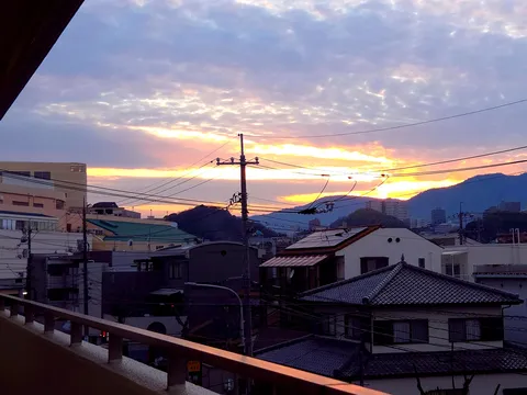 夕焼けに染まる街並み