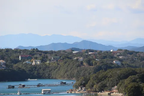水面に広がる穏やかな暮らしの風景