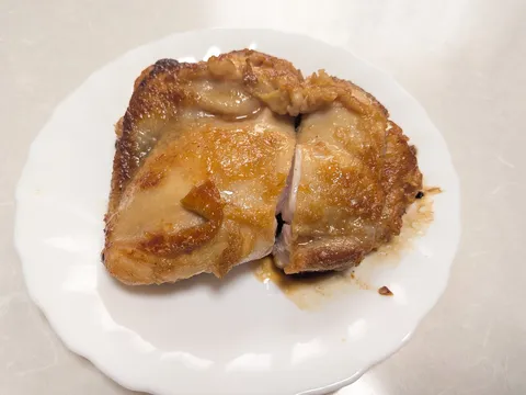 カリッと焼けたチキンにご満悦