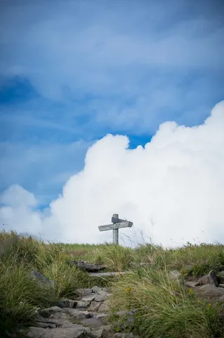 進むべき道、見つかる青空