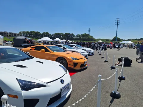スーパーカーたちの晴れ舞台