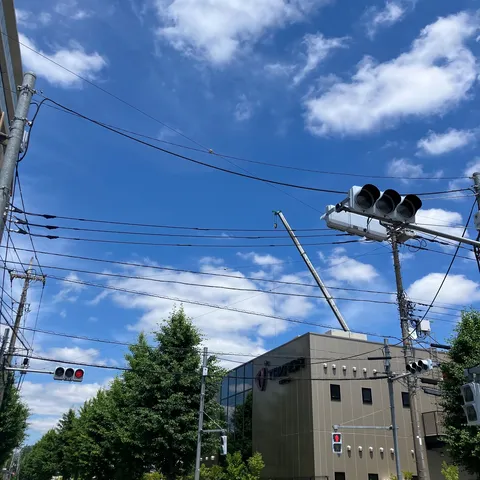 工事中の空と信号機