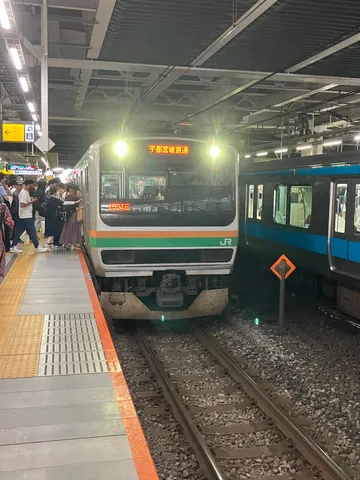 朝の通勤列車の瞬間