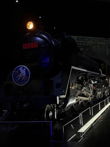 蒸気の夜の列車印象