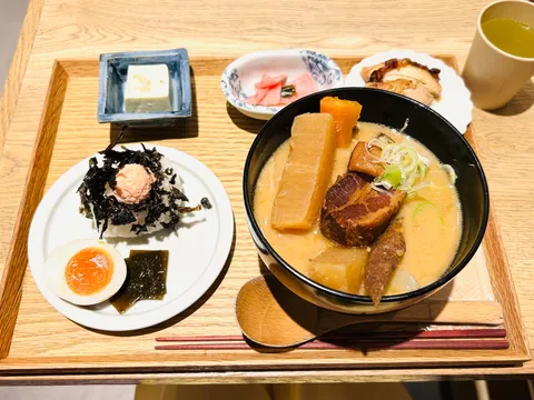 ほっこり和定食、具材たっぷり