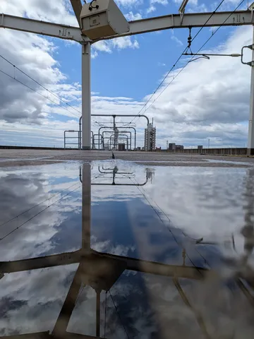 水たまり、空の二重奏