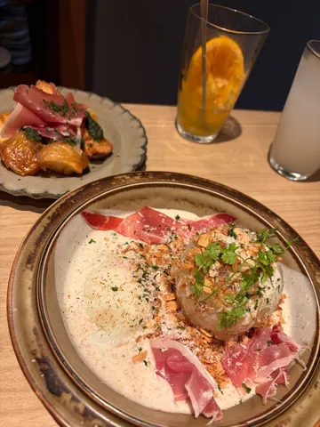 とろ〜り卵と生ハムの贅沢ディッシュ