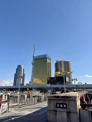 吾妻橋から見上げる東京のシンボル