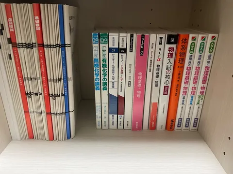 知的好奇心を刺激する学びの棚