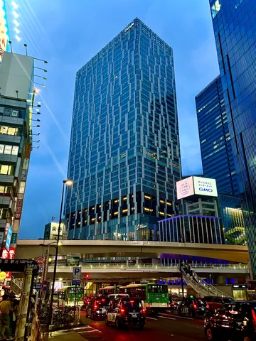 新宿の夜景、Googleビルと交通網