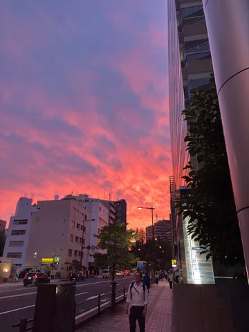 街角を染める夕焼け