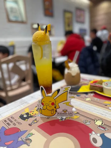 ピカチュウと楽しいカフェタイム