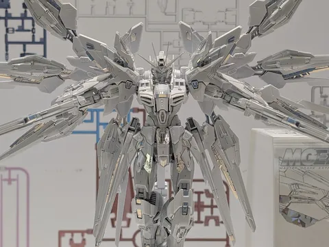全翼展開の神々しい姿