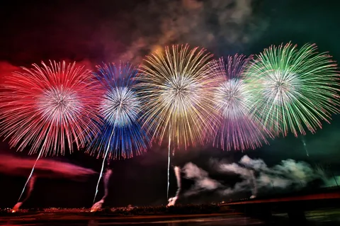 夜空を彩る光の祭典