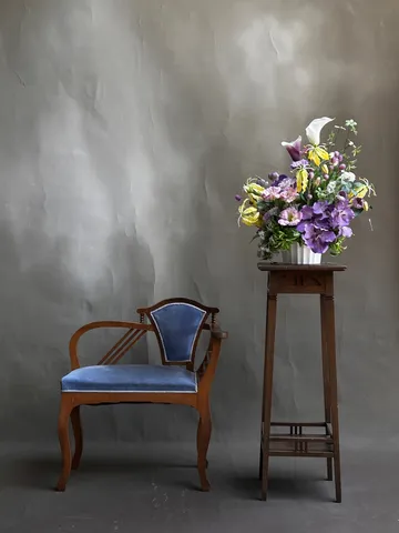 静謐な空間、一輪の花の物語