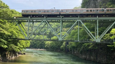 鉄道の映える山