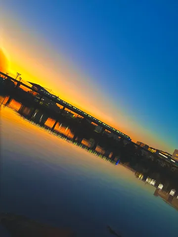 夕焼けと水面のグラデーション