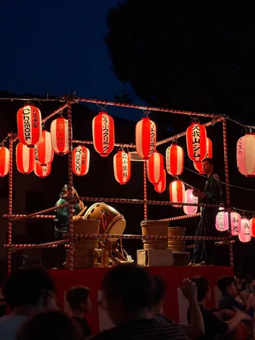提灯揺れる夏の夜