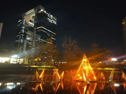夜景と光のアートが織りなす幻想空間
