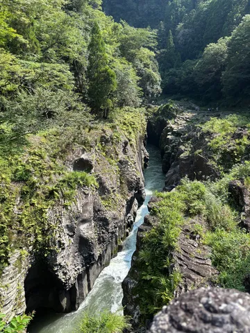 悠久の時を刻む、渓谷の神秘