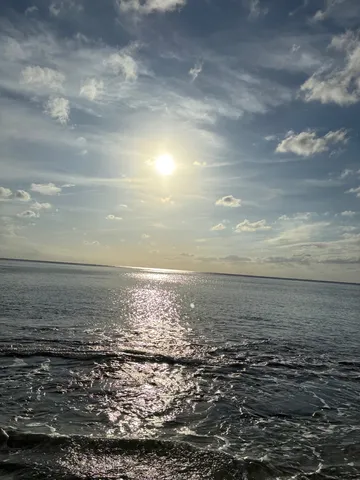 沖まで続く光の道