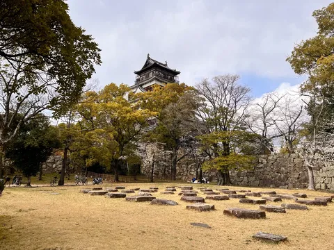 春の足音、城下の風景