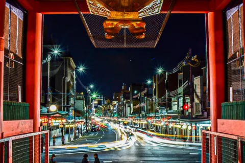 朱に映える夜の軌跡