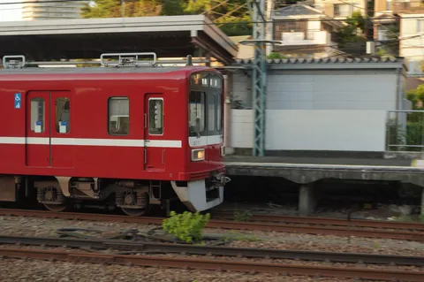 急行停車駅、日常の赤