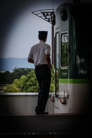 発車前の静寂