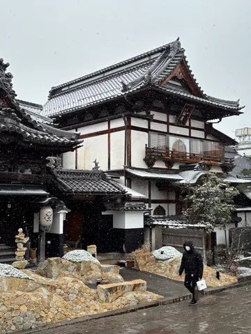 雪降る古都の趣