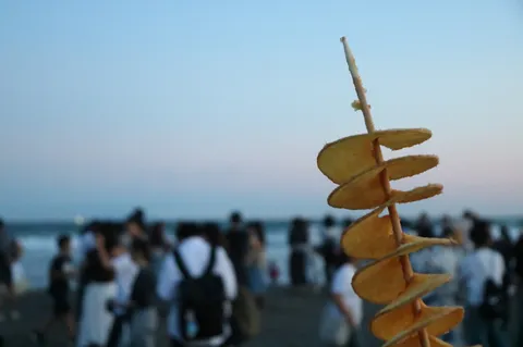 らせんポテト、夕暮れの海