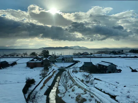 光が舞い降りる雪の里
