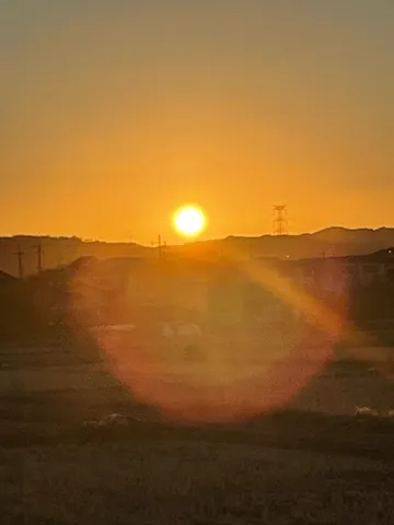 夕焼けに浮かぶ電波塔