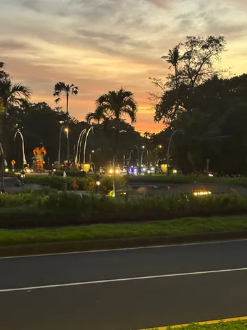 異国情緒あふれる、夕暮れの光景