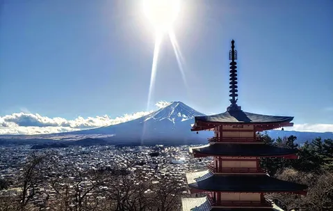 陽光に包まれた日本の絶景