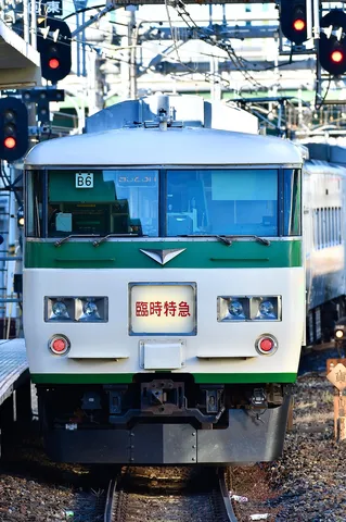 臨時特急、旅立ちの合図