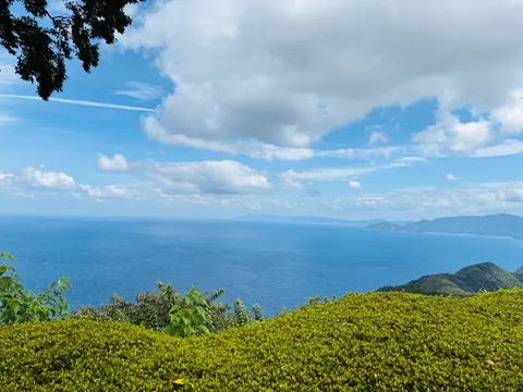 水平線に浮かぶ青の謎