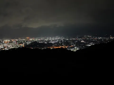 夜景の静かな広がり