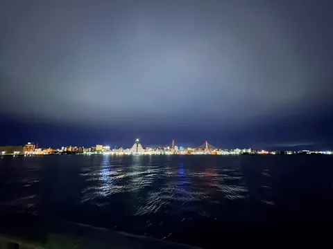 夜景と波のシンフォニー