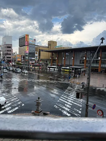 雨粒が描く都市のキャンバス