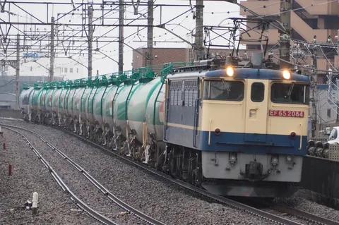 レールを駆ける青い機関車
