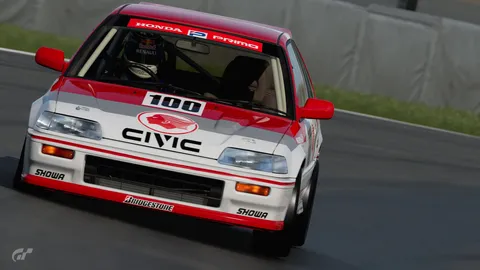 サーキットを疾走するホンダ シビック