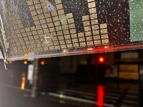 雨粒と光のテクスチャ